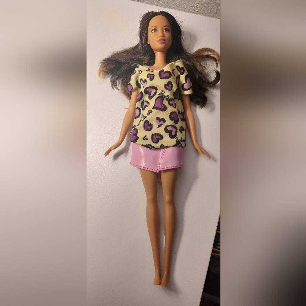 Fashionista Barbie Doll Hispanic  L21HF Two Tone Brown Hair Pink Skirt 2015